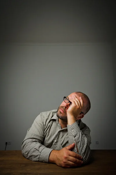 Mannen i tankar. drömmare. — Stockfoto