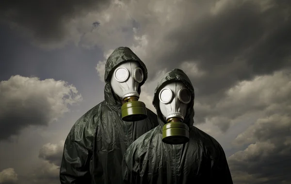 Adem ve Havva. gaz maskeleri.