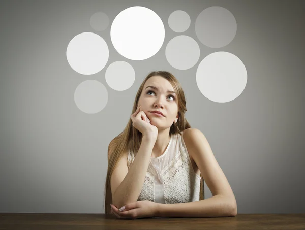 Menina em bolhas brancas e cinzentas . — Fotografia de Stock