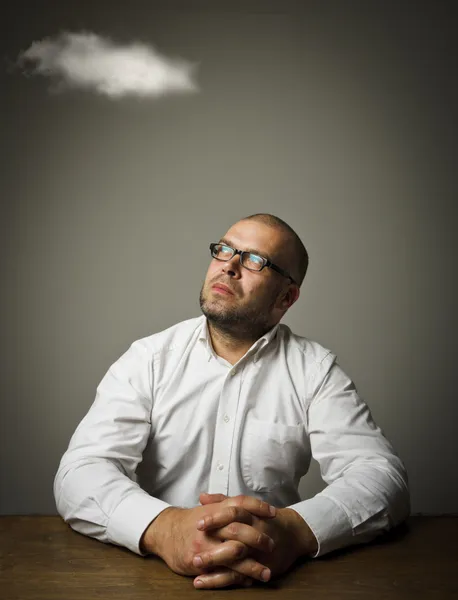 Homem em branco e nuvem . — Fotografia de Stock