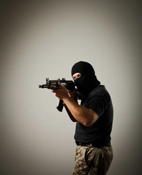 Man with gun — Stock Photo, Image