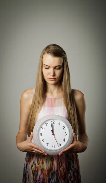 Girl and clock. — Stock Photo, Image