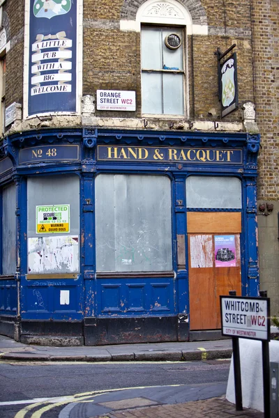 Förfallna london-pub — Stockfoto