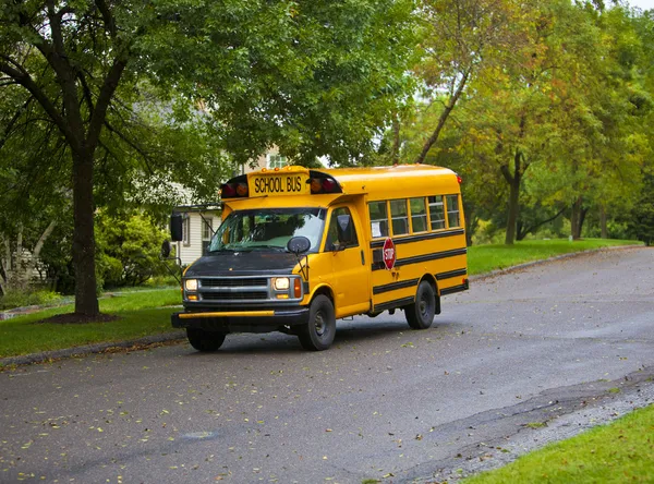 Κίτρινο σχολικό λεωφορείο — Φωτογραφία Αρχείου