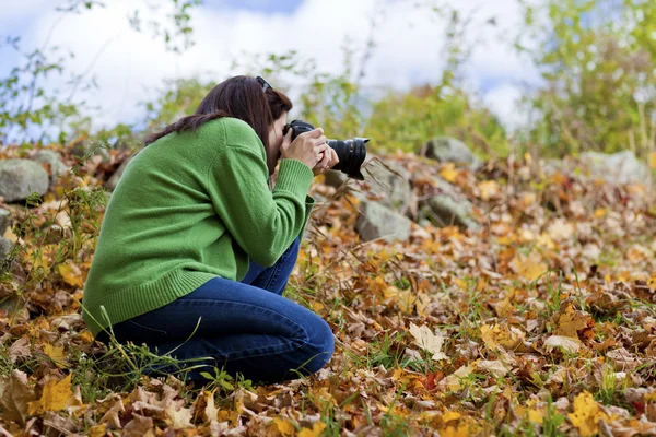 Kadın fotoğrafçı — Stok fotoğraf