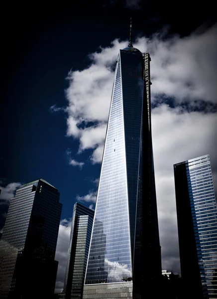 Curved skyscraper — Stock Photo, Image