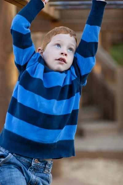 Knappe jongen — Stockfoto