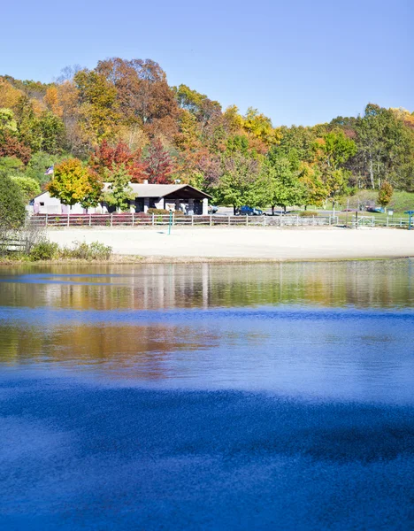 Podzim jezero — Stock fotografie