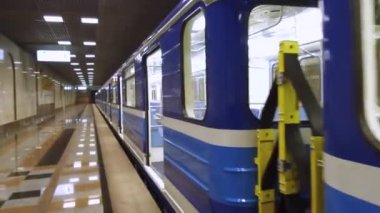 Metro boş metro vagonunun manzarası