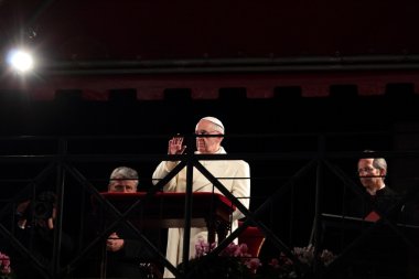 Papa francis ı istasyonları haç iyi Cuma günü sırasında