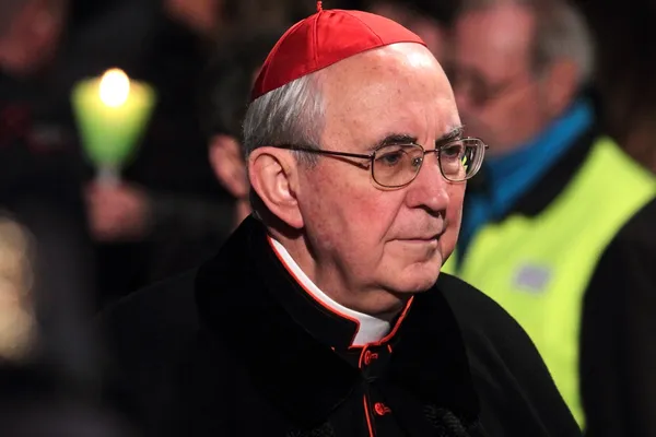 Cardinale durante la Via Crucis presieduta da Papa Francesco I — Foto Stock