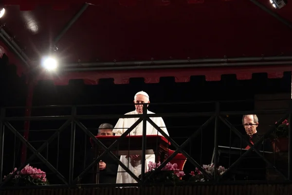 Papst Franziskus I. während der Kreuzwegstationen am Karfreitag — Stockfoto