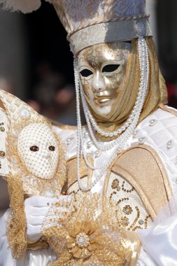 Venedik Karnavalı, beyaz ve altın maske