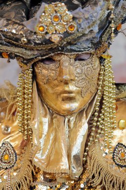 Venedik Karnavalı, altın maske
