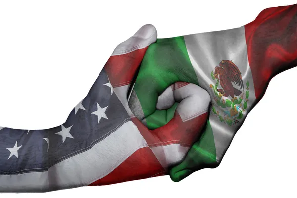Aperto de mão entre Estados Unidos e México — Fotografia de Stock
