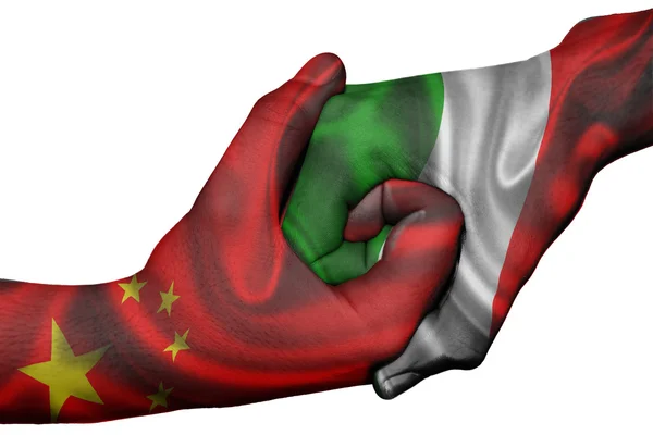 Handslag mellan Kina och Italien — Stockfoto
