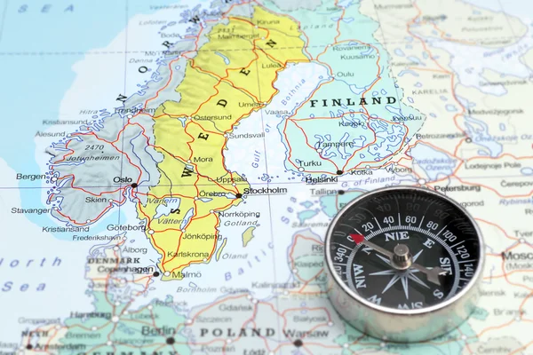 Seyahat hedef Norveç sveden ve Finlandiya, pusula ile harita — Stok fotoğraf