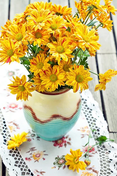 Gelbe Blüten — Stockfoto