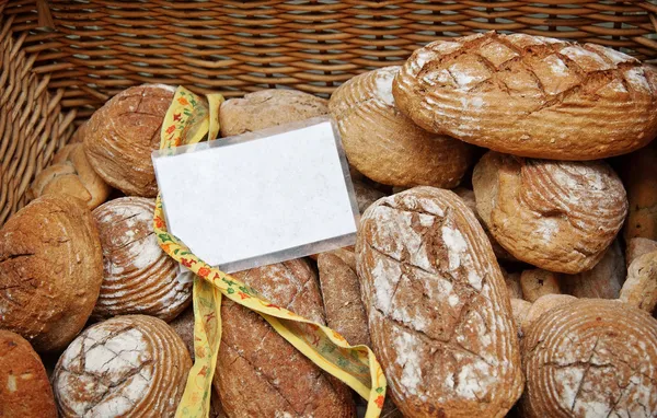 Chléb v košíku. — Stock fotografie