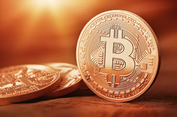 Золотий bitcoins — стокове фото