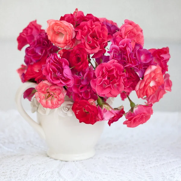 Beautiful tea roses — Stock Photo, Image