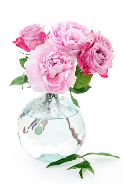 Różowa piwonia i róże — Zdjęcie stockowe