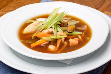 Deniz mahsulleri çorbası