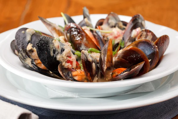 Bowl with cooked mussels — Stock Photo, Image