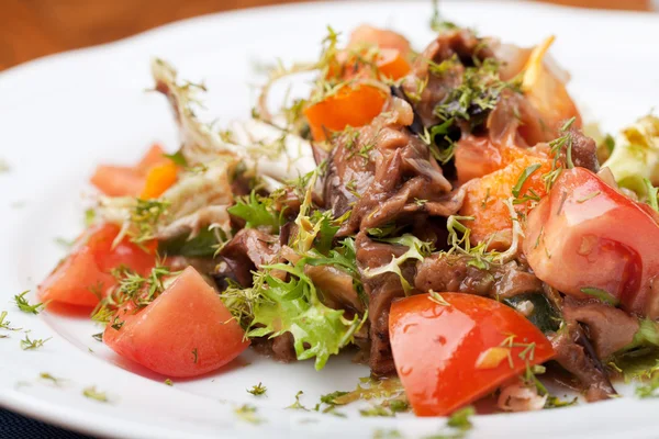 Tofu Soya soslu salata ve domates ile marine edilmiş — Stok fotoğraf