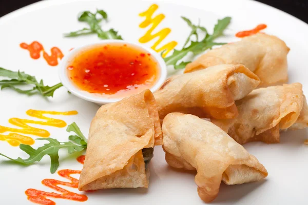 Spring rolls plaka sos ile — Stok fotoğraf