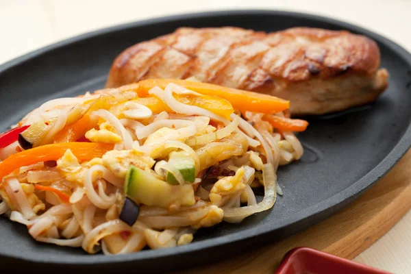 Grilled chicken breasts and noodles — Stock Photo, Image