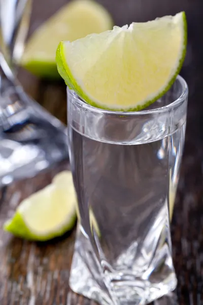 Wodka und Limette — Stockfoto