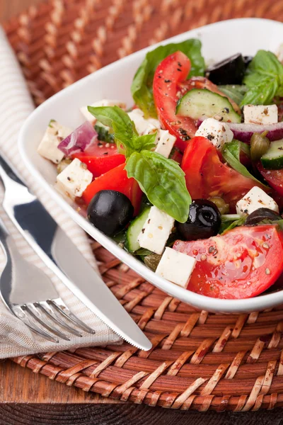 Řecký zeleninový salát se sýrem Feta — Stock fotografie