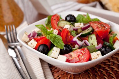 Peynirli sebze salatası.