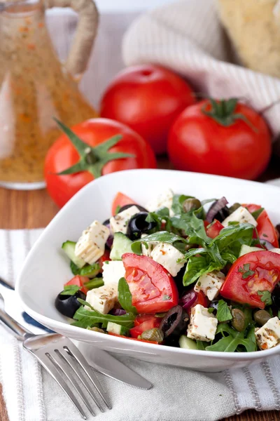 Salada de legumes grega com queijo feta — Fotografia de Stock