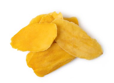 Kurumuş mango beyaz arkaplan üzerinde izole.