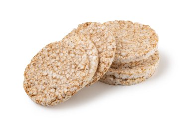 Pirinç kekleri beyaz arkaplanda izole edilmiş