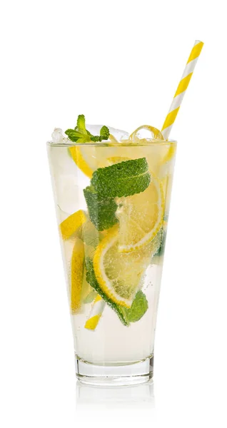 Склянка Свіжого Лимонаду Ізольовано Білому Тлі — стокове фото