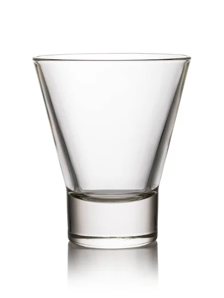 白地に隔離されたウイスキーを飲むグラス — ストック写真