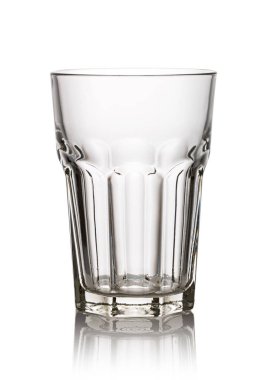 Beyaz bir arka plan üzerinde izole içme su