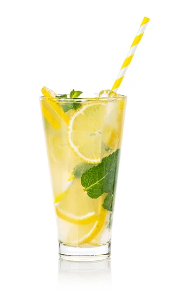 Glas Färsk Lemonad Isolerad Vit Bakgrund — Stockfoto