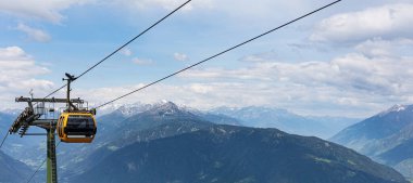 Dağlarda kayak kaldırma