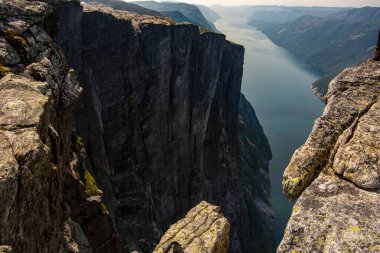 Norveç'te Lysefjord ve Kjerag Dağı'nın güzel manzara.