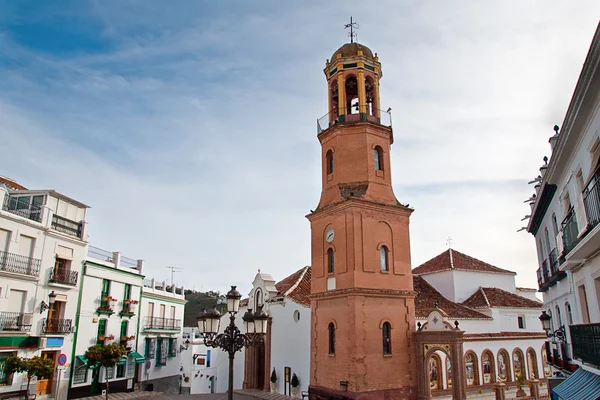 Competa in spanien, eine traditionelle weiße stadt — Stockfoto