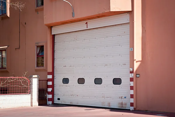 Zamknięty garaż brama — Zdjęcie stockowe