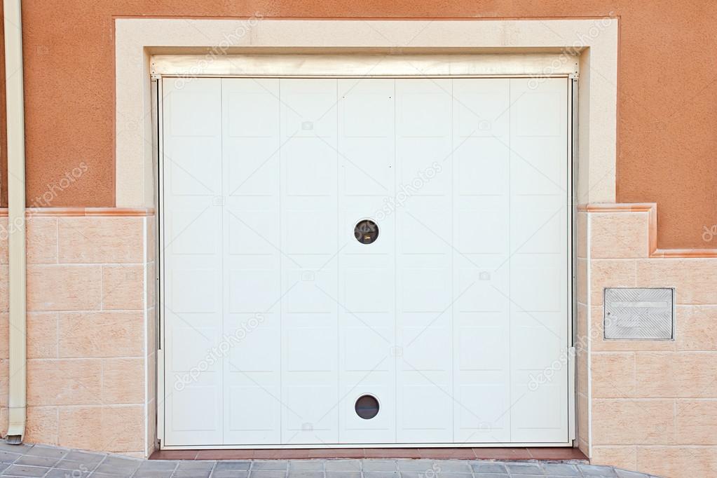 Closed garage gate