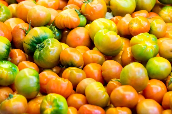 Pomodori freschi in un mercato — Foto Stock