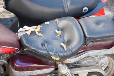 kırık bisiklet koltuğu