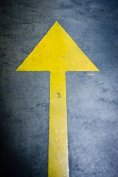 Yellow arrow — Stock Photo, Image