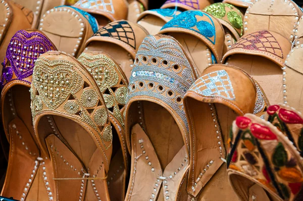 Moroccan slippers in a market — Stock Photo, Image